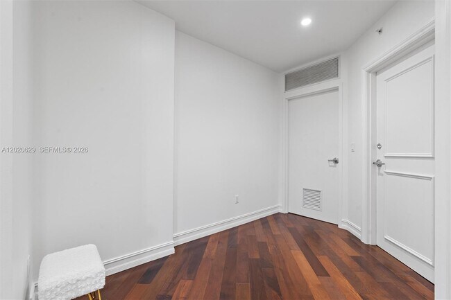 Building Photo - 455 E Palmetto Park Rd