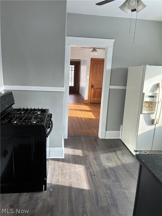 Building Photo - 3492 W 100th St