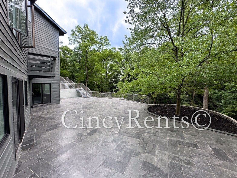 Building Photo - 7716 Creekwood Ln