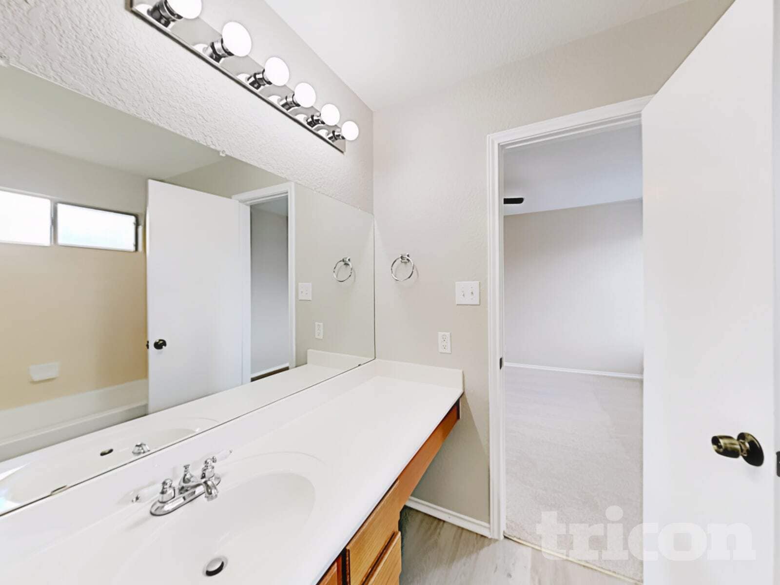 Building Photo - 15819 Hastings Park