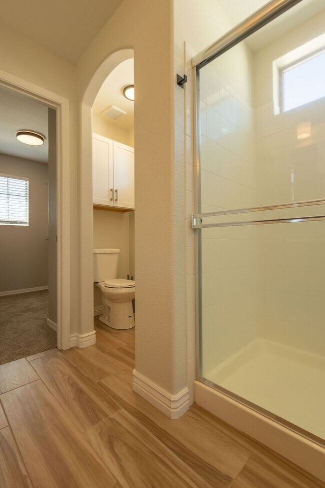 Building Photo - 3 Bedroom 2.5 Bathroom