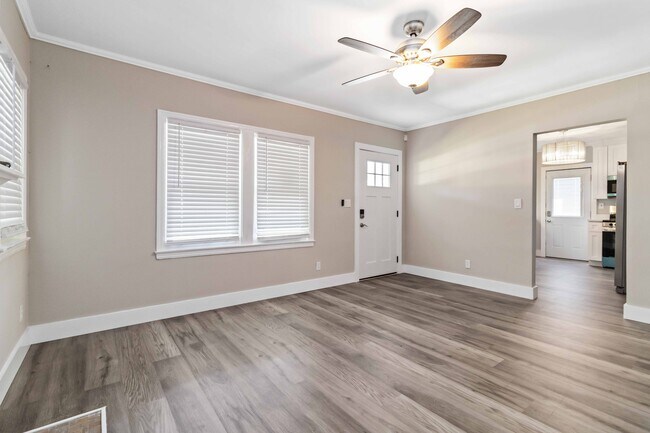 Building Photo - 4020 Miramar Way S