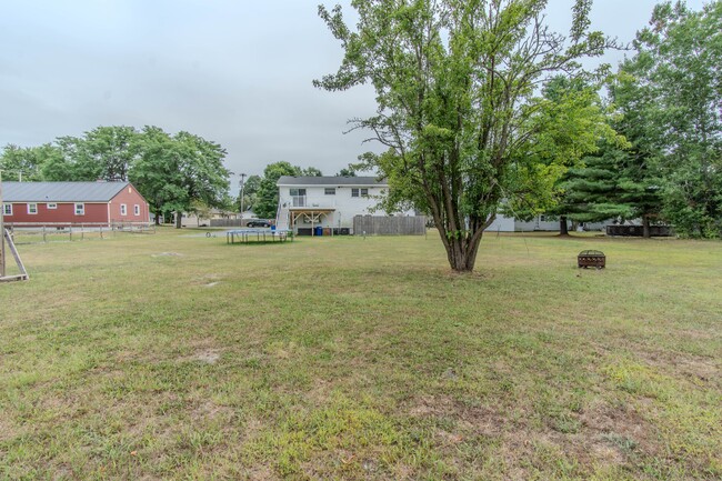 Building Photo - 102 Pine Dr