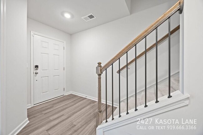 Building Photo - 2427 Kasota Ln