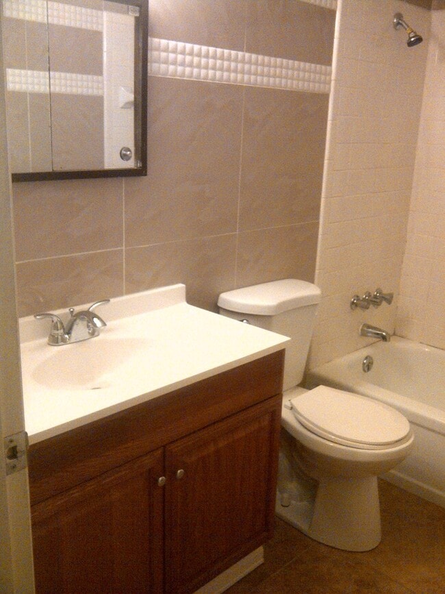 Building Photo - Newly Remodeled 2BD/1BA