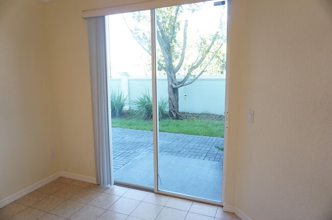 Building Photo - 3520 Oleander Terrace