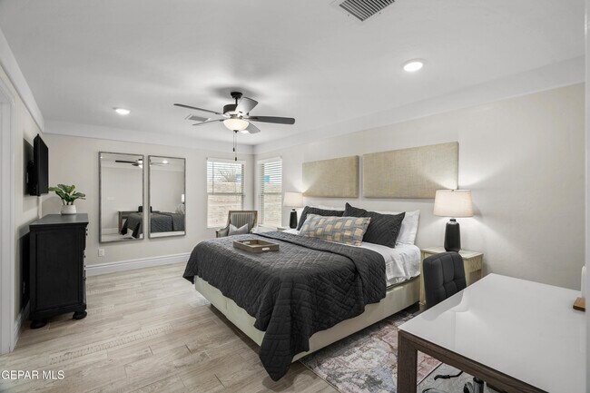 Building Photo - 854 Mallett St