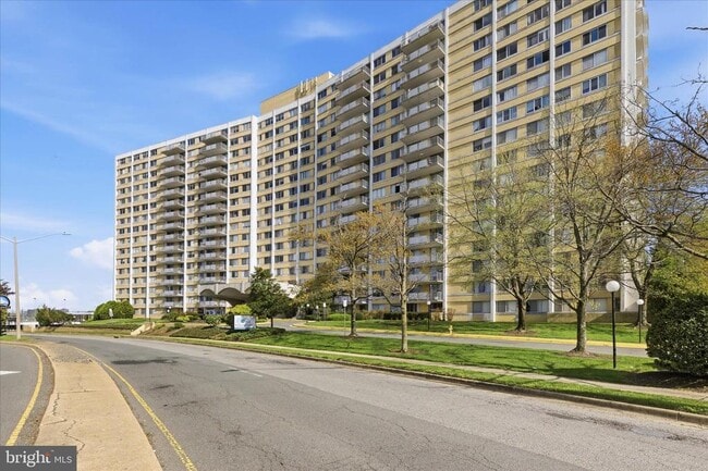 Building Photo - 301 N Beauregard St