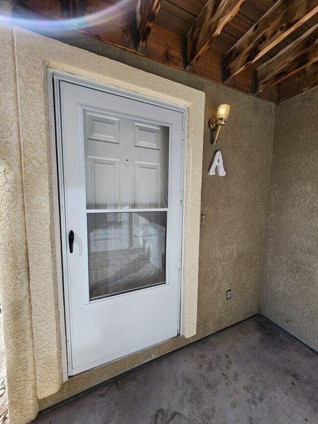 Building Photo - Stunning 3-bedroom, 2-bathroom Condo located in Monument!