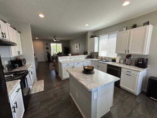 Building Photo - 17939 W Villa Chula Ln