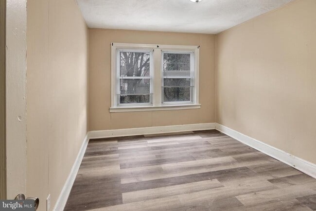 Building Photo - 204 W 35th St