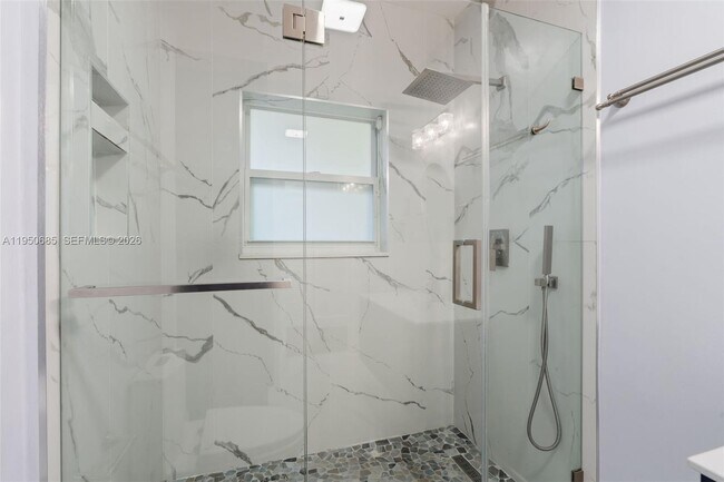 Building Photo - 2465 Inagua Ave