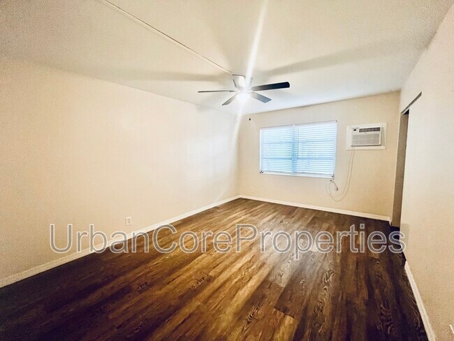 Building Photo - 105 7th Ave N