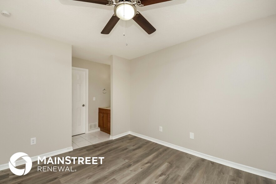 Building Photo - 313 Silk Oak Dr