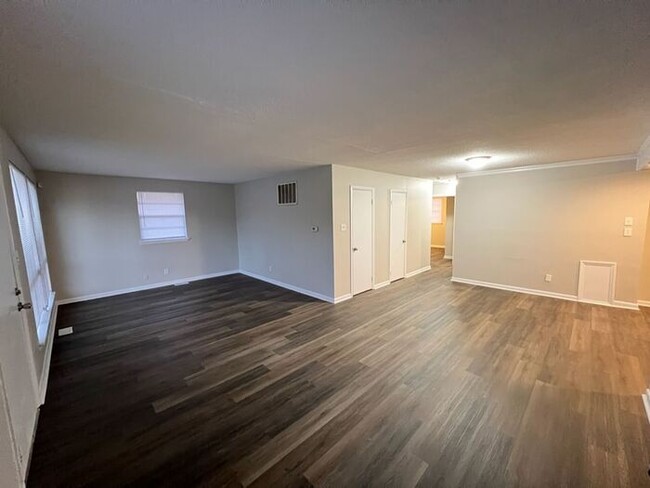 Building Photo - Remodeled 3 Bed Home Near Downtown Raleigh