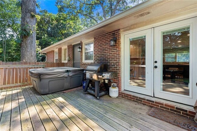 Building Photo - 811 Whelchel Dr