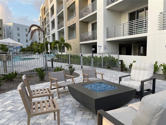 Building Photo - 1709 N Tamiami Trl