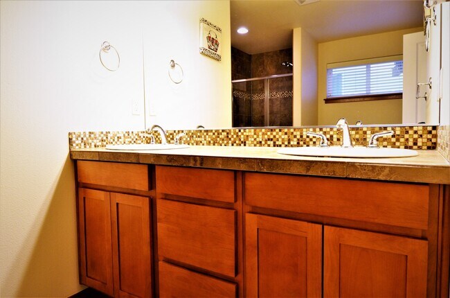 Building Photo - Spacious home with lots of natural light. ...