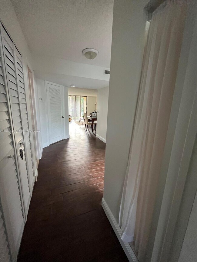 Building Photo - 1258 S Military Trail