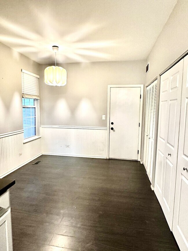 Building Photo - 3125 Anton Dr