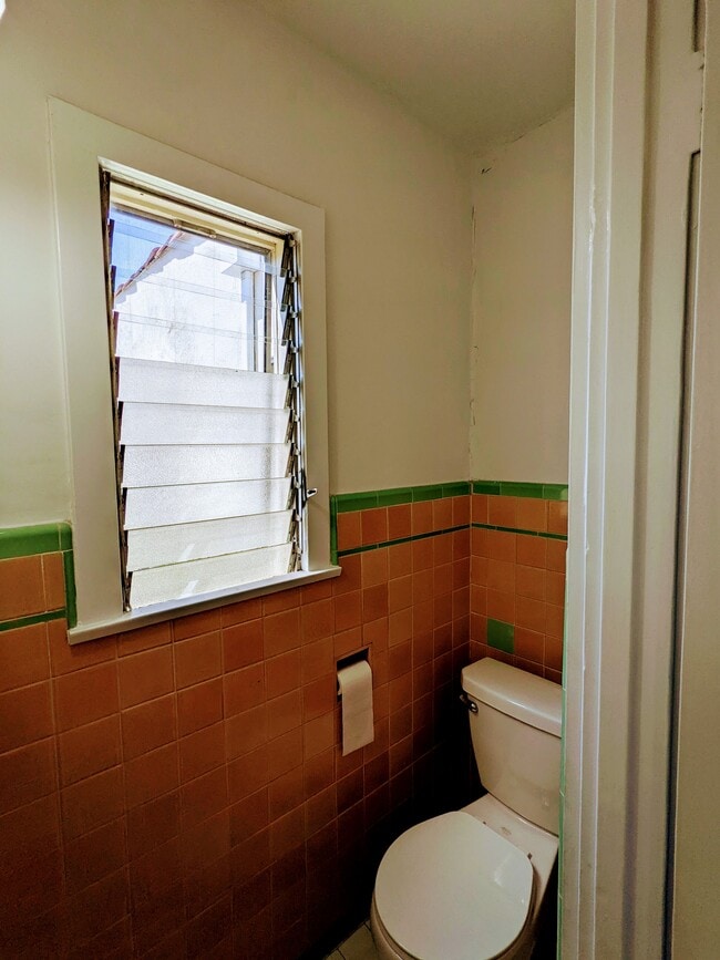 Building Photo - 10580 Kinnard Ave