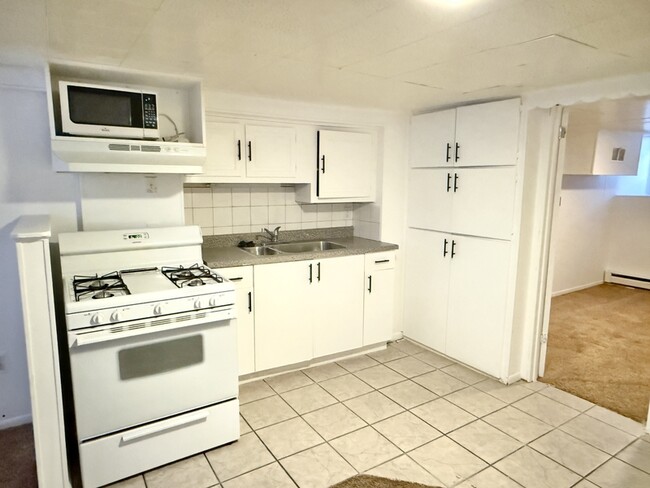 Building Photo - 925 Wilson Ave S