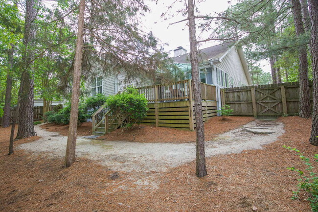 Building Photo - 225 Adams Cir