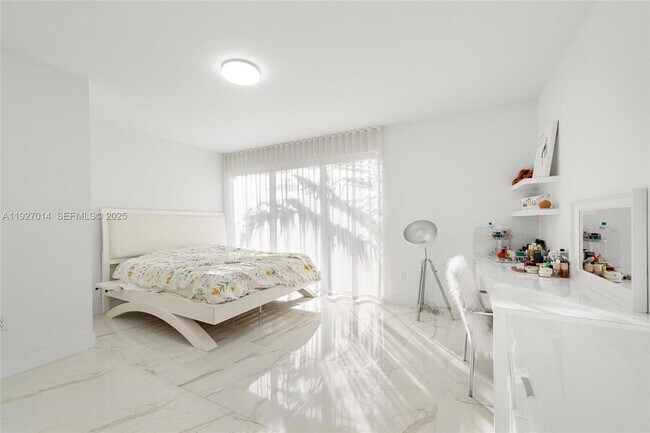 Building Photo - 7455 NW 103rd Pl