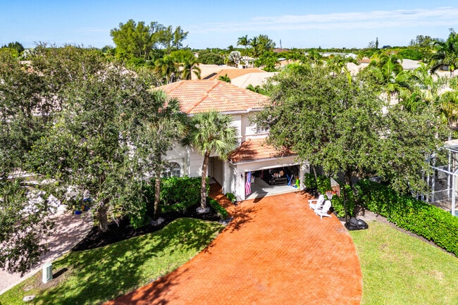 Building Photo - 121 Palm Cir