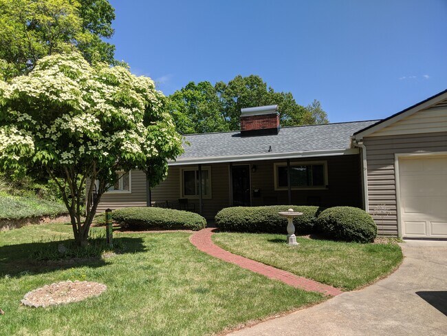 Building Photo - 97 Oak Terrace