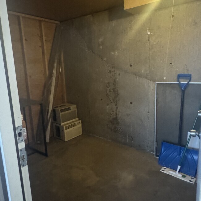 Building Photo - 702 Wall St