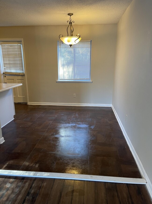 Building Photo - 1805 Tall Pines Cir