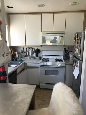 kitchen - 640 Vernon Ave