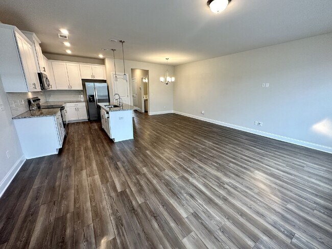 Building Photo - 304 Cheval Dr