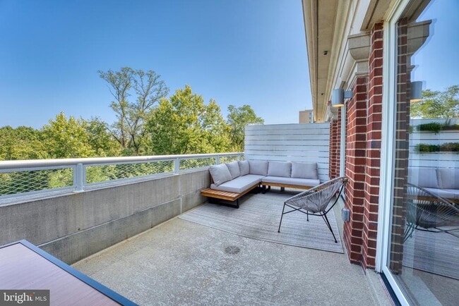 Building Photo - 635 Slaters Ln