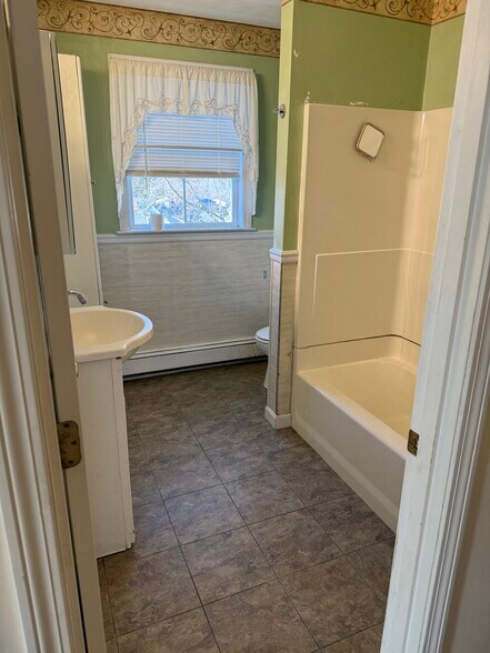 Building Photo - 298 Main St