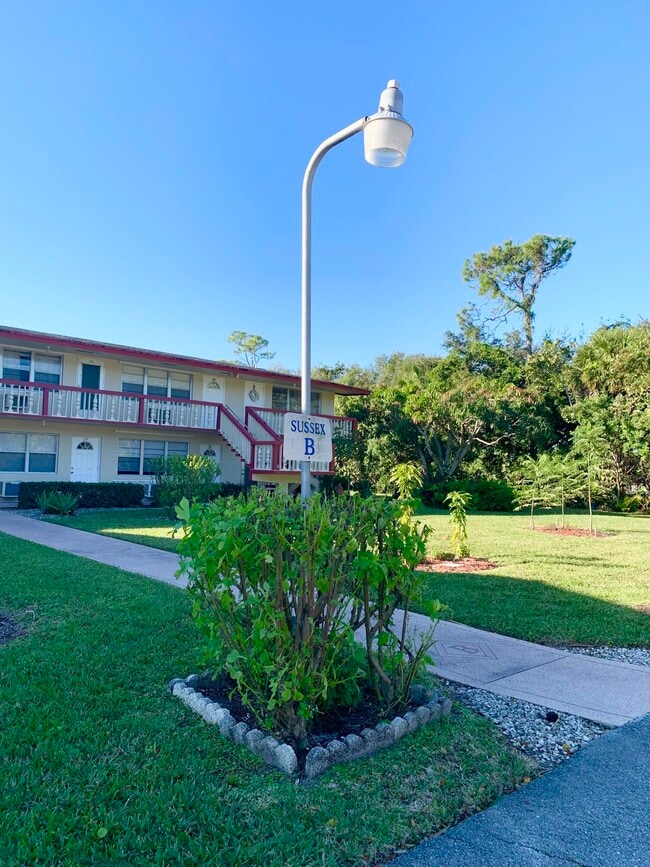 Building Photo - 39 Sussex B