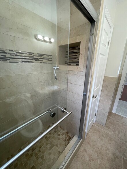 Building Photo - 1018 Kilsyth Rd