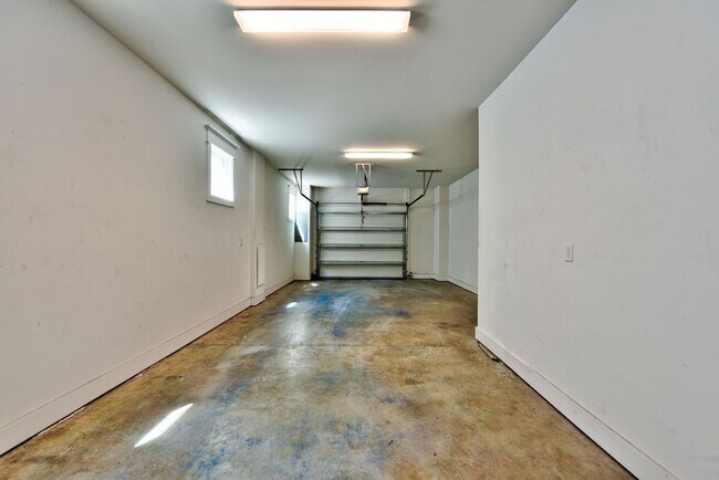 Building Photo - Brooklyn Art District | 2-Bedroom, 2.5 Bath