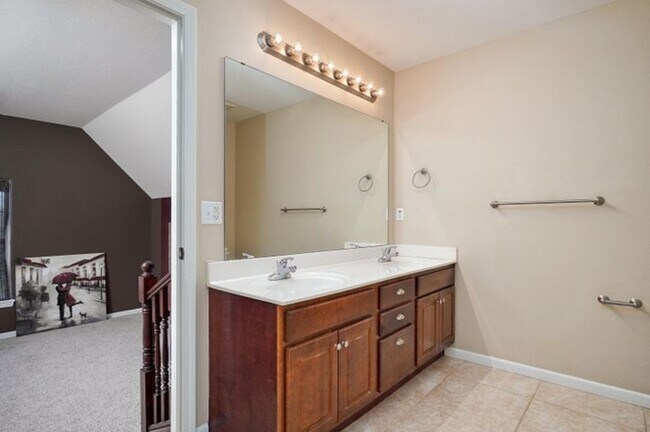 Building Photo - 1403 W Maplewood St