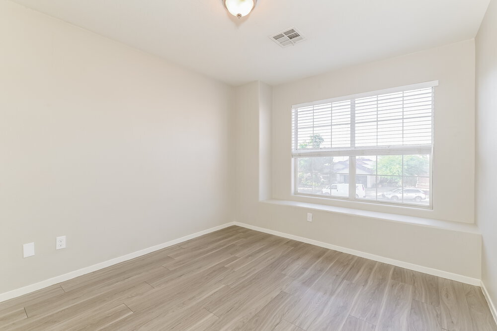 Building Photo - 995 River Walk Ct