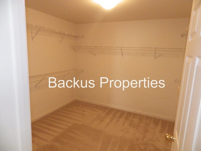 Building Photo - Wonderful Five Bedroom Home on Faulkner St...
