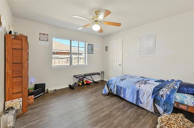 Building Photo - 914 Crepe Myrtle St