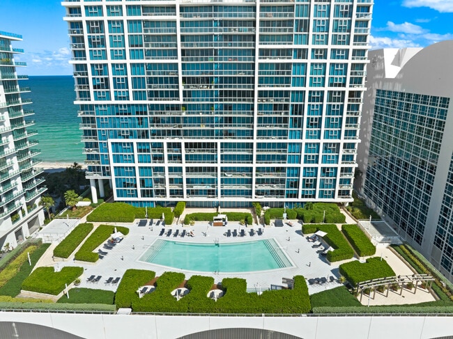 Building Photo - 6801 Collins Ave