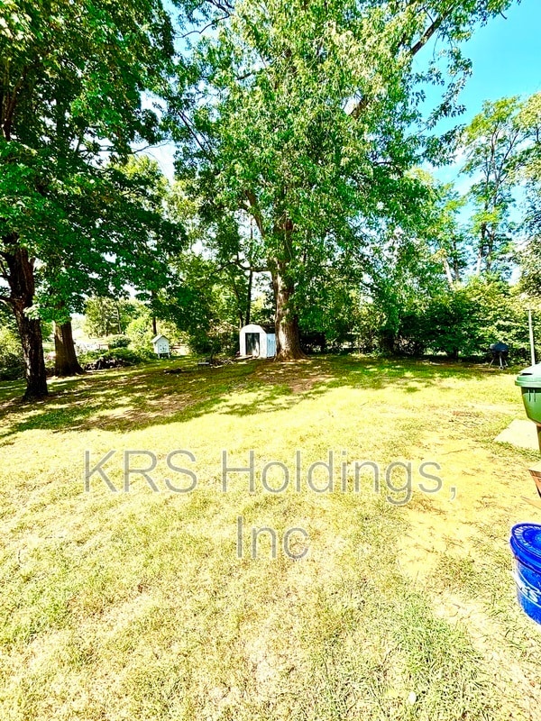 Building Photo - 2400 Forest Dr