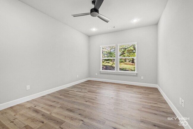 Building Photo - Newer 3 Bedroom 2 Bath home on Large lot!!!