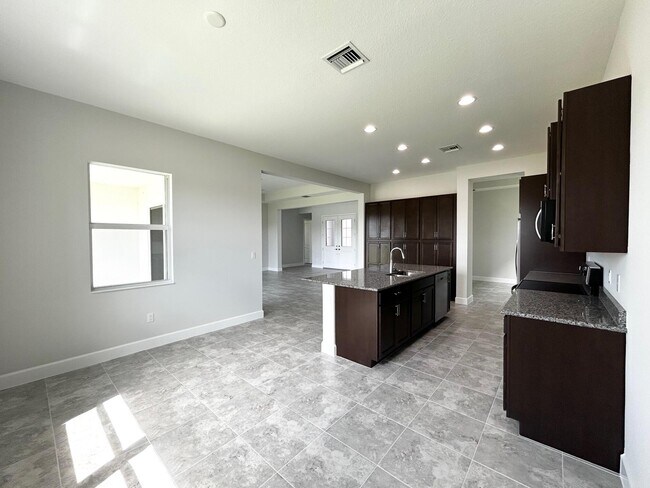 Building Photo - 15192 Wildwood Cir