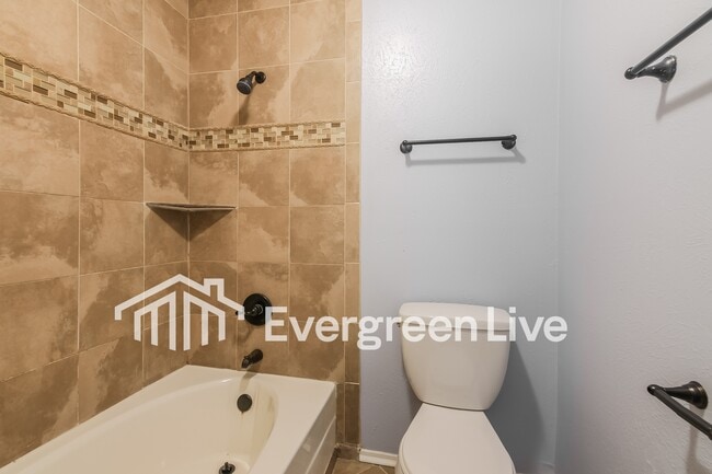 Building Photo - 1517 Windsor Dr