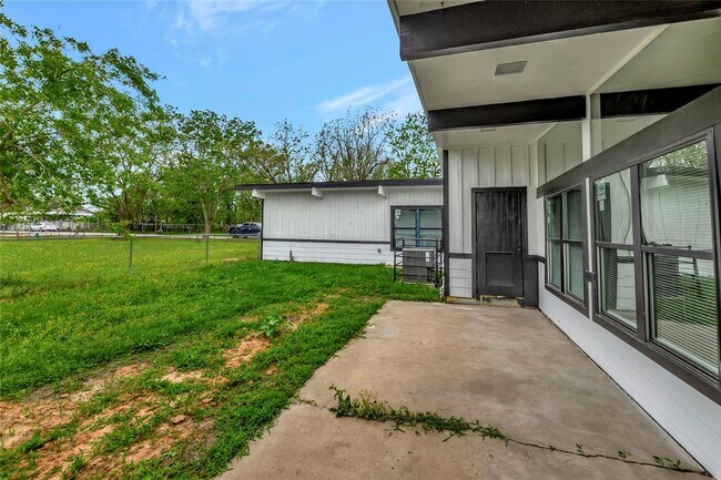 Building Photo - 9010 Freeland St