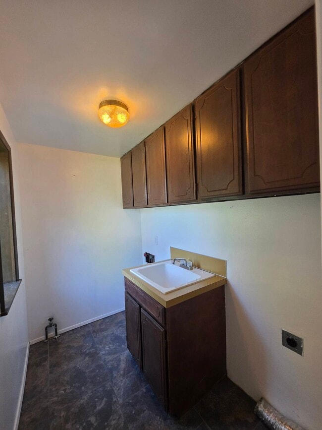Building Photo - 1623 Mowry Square